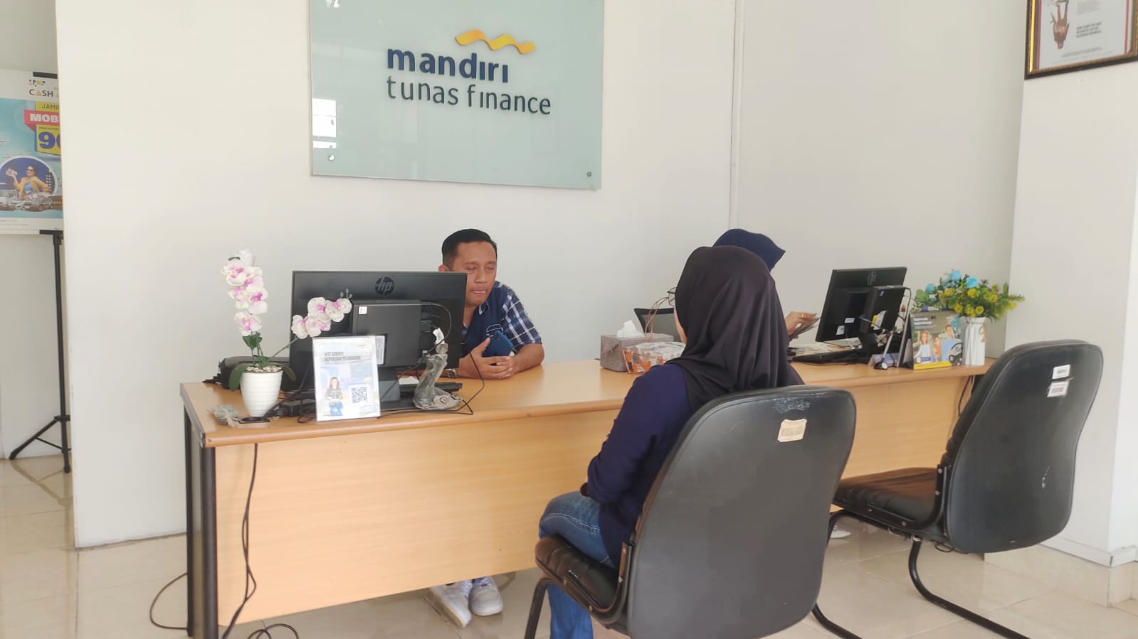 Yumi Bonde saat mengunjungi pihak MTF Kotamobagu//Foto: Istimewa.