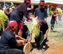 tarian Dayango atau wumbungo Gorontalo (warisanbudaya.kemendikbud.go.id)