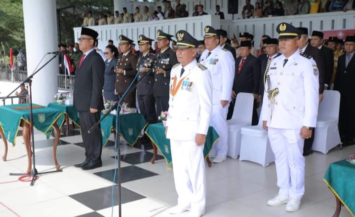 saat upacara Berlangsung di Alun-Alun Rambate Rata Raya Kisaran sumber reporter amin