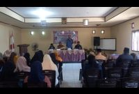 Saat rapat yang di gelar di kantor Desa  tanpa dilakukan paripurna oleh BPD (foto masy)