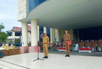 Gambar: Saat Pj Bupati Darwin Muksin Pimpin  apel Perdana yang Berlangsung di Depan Kantor Bupati Bolmut (Potret IB)